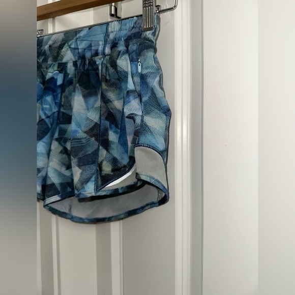 Lululemon Hotty Hot Shorts - Picture 4 of 6